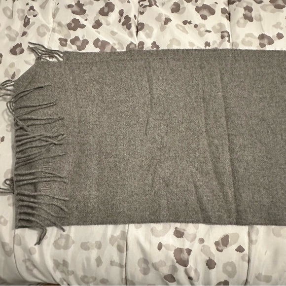 Moschino Scarf - Picture 13 of 14